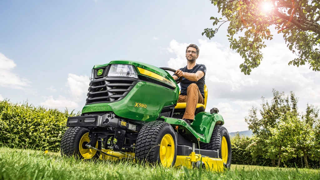 john-deere-x590-zitmaaier-tuintrekker-lmb-rutgers-mechanisatie-bedum