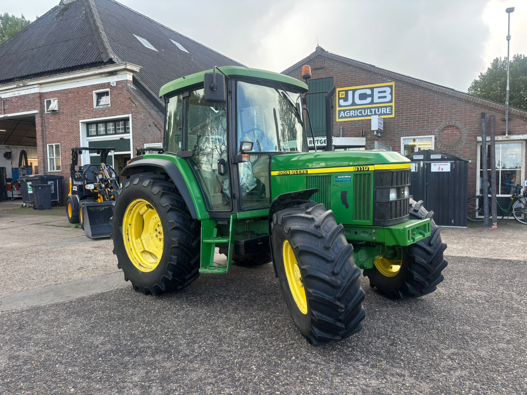 John Deere 6110